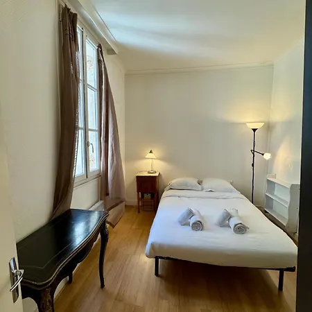 Apartment Typique 2 Pieces - Centre-ville - Rer A A 4 Min