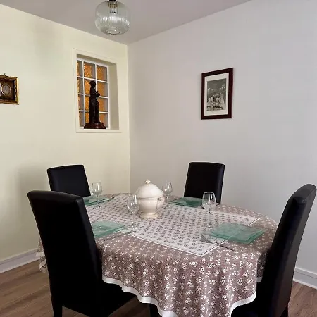 Apartment Typique 2 Pieces - Centre-ville - Rer A A 4 Min *