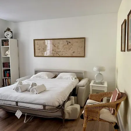 Apartment Typique 2 Pieces - Centre-ville - Rer A A 4 Min