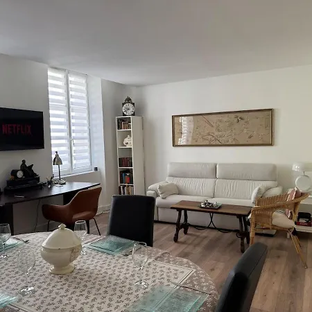 Apartment Typique 2 Pieces - Centre-ville - Rer A A 4 Min *